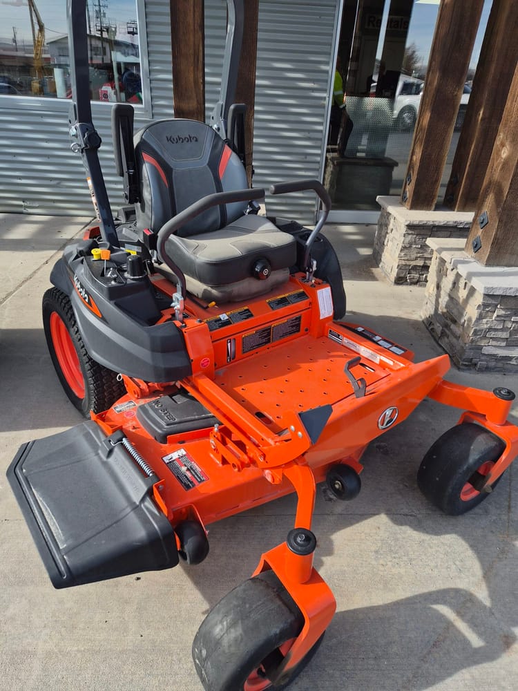 Kubota Z422 Zero Turn Mower, 54″ Deck.