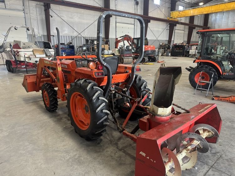 USED L2650 W/LOADER AND SNOWBLOWER